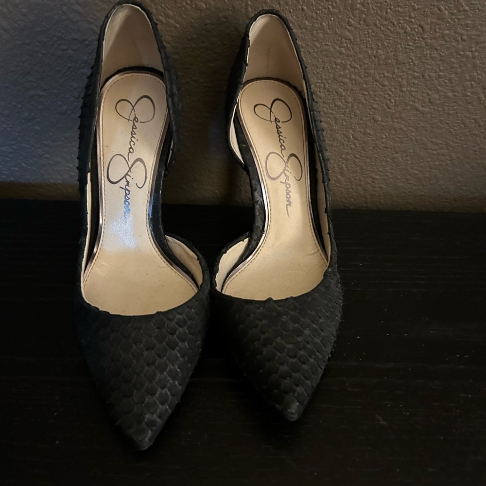 Jessica Simpson black pumps